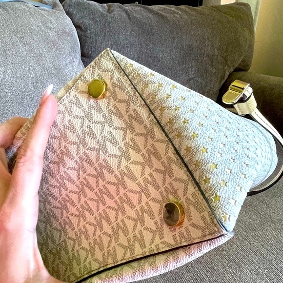 Michael Kors jet set white/cream signature tote with gold perforated stars⭐️⭐️⭐️ - Picture 7 of 14